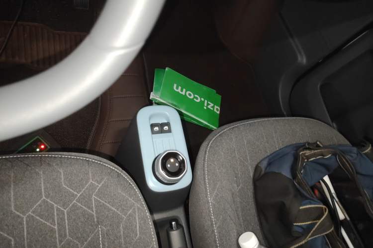 Used Geely Galaxy Panda 2024 Panda Mini 200km Endurance Bear Gear Lever