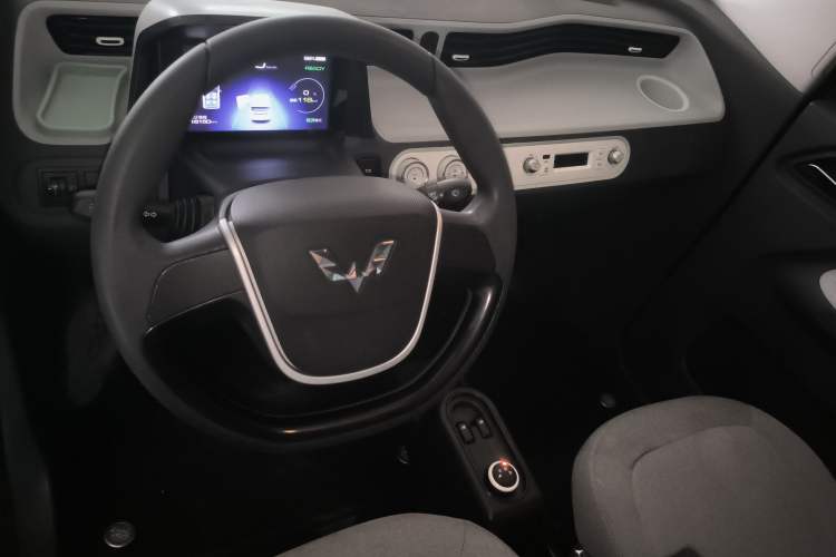 Used Wuling Hongguang MINIEV 2021 Macaron Fashion Model Lithium Iron Phosphate Center Console