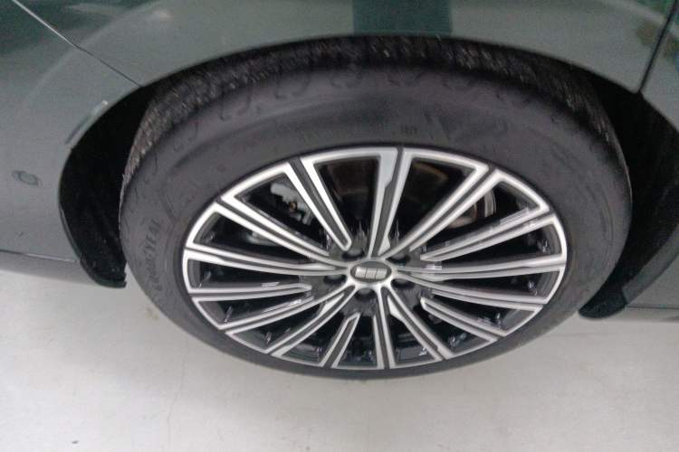 Used Geely Galaxy 8 2025 130km EM-P Starship Edition Right Rear Wheel Hub