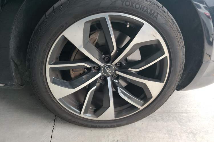 Used Audi A8 2012 A8L 50 TFSI quattro Prestige Edition Right Front Wheel Hub