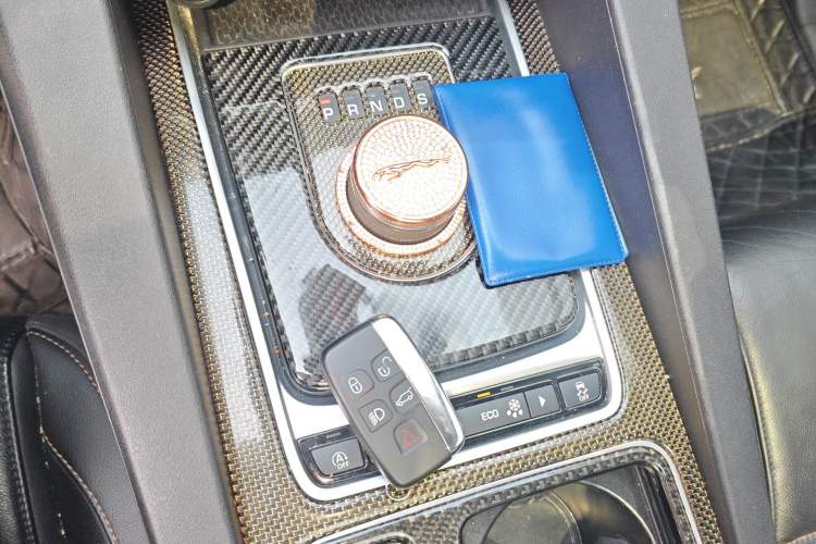 Used Jaguar F-PACE 2018 2.0T Two-Wheel Drive Urban Deluxe Edition