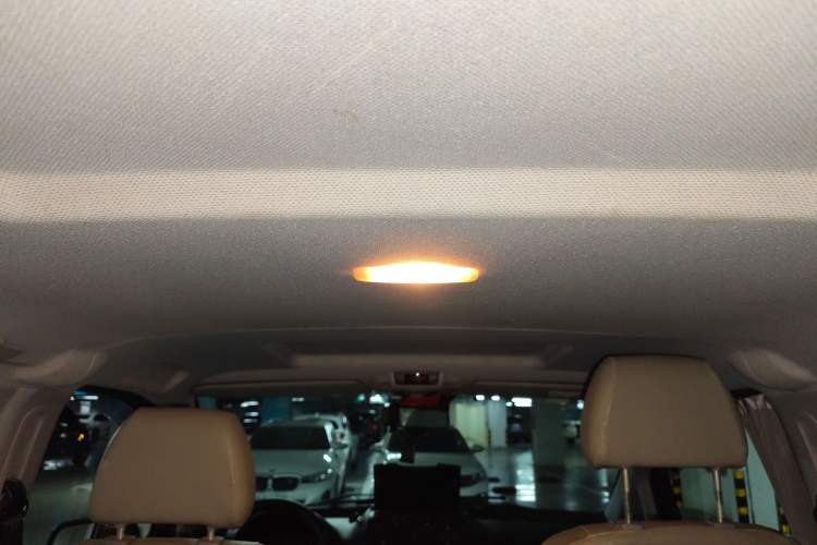 Used Mercedes-Benz Vito 2011 2.5L 7-seater executive version