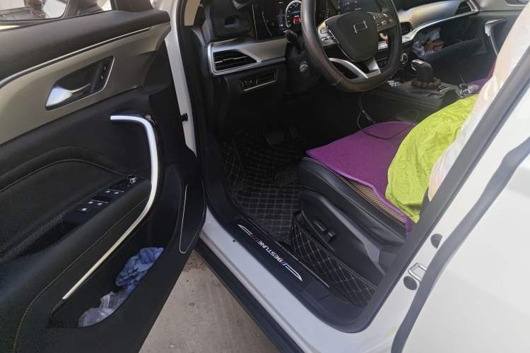 Used Bestune T77 2023 1.5T Automatic Luxury Model Driver Seat