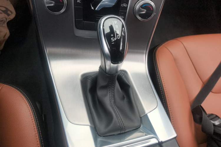 Used Volvo S60 2018 S60L T3 Smart Progress Edition Gear Lever