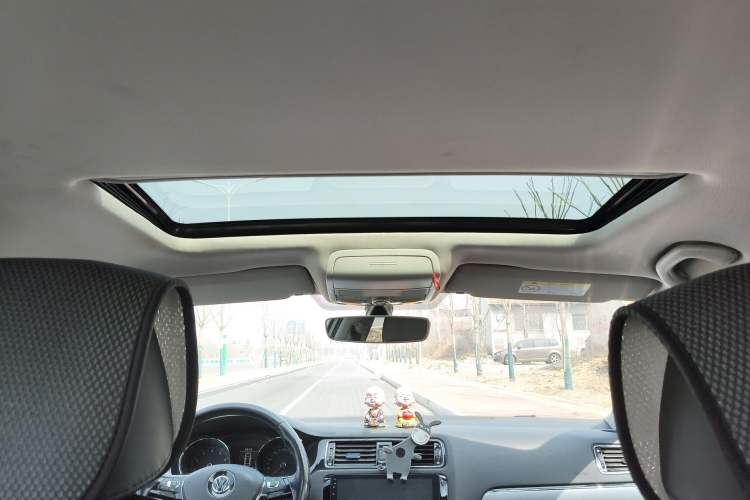 Used Volkswagen Sagitar 2017 180TSI Automatic Luxury Edition
