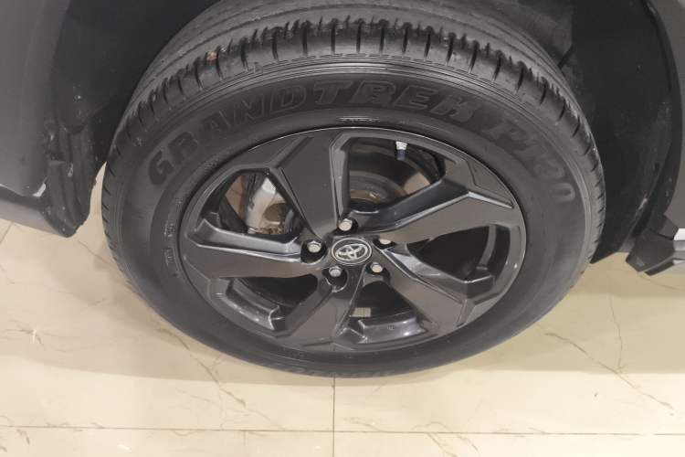 Used Toyota RAV4 2022 2.0L CVT 4x4 Style Plus Edition Right Rear Wheel Hub