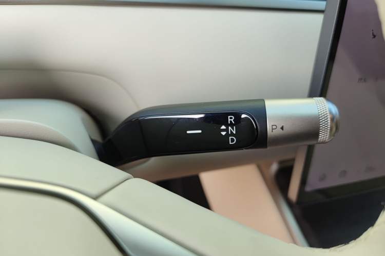 Used ONVO Luxeed L90 2025 Model—Ultra Six-Seater Version