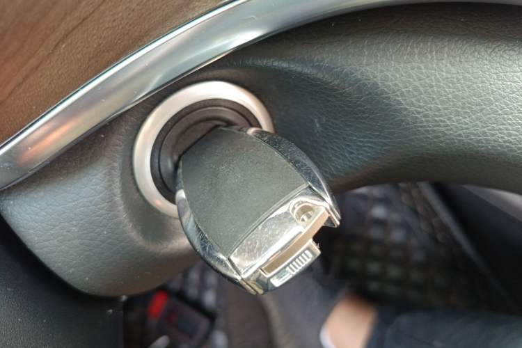 Used Mercedes-Benz V-Class 2021 V 260 Prestige Edition Vehicle Key