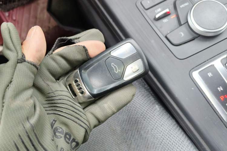 Used Audi A4L 2017 Plus 40 TFSI Ambition Model Vehicle Key