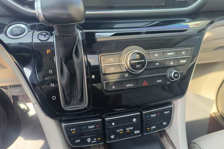 Used GAC Trumpchi M8 2018 320T Luxury Edition Audio And AC Panel