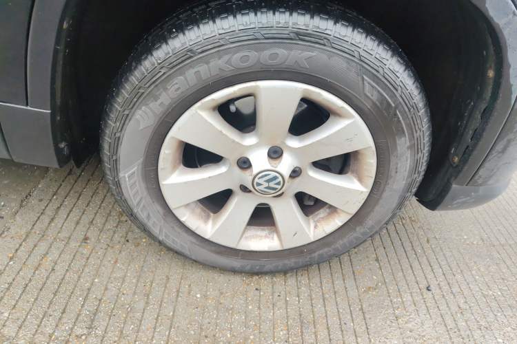 Used Volkswagen Tiguan 2012 1.4TSI Manual Two-Wheel-Drive Urban Edition Right Front Wheel Hub