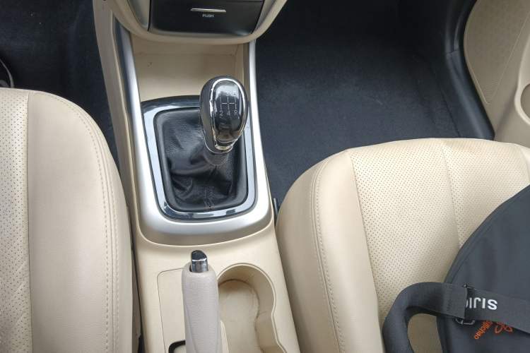 Used CHANGAN Eado 2014 1.6L Manual Luxury Model Gear Lever