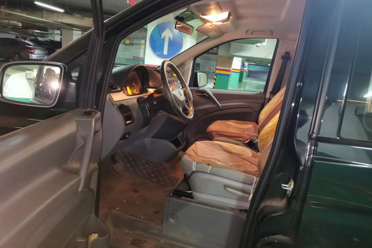 Used Mercedes-Benz Vito 2013 3.0L Elite Edition Driver Seat