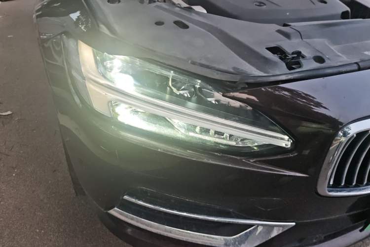 Used Volvo S90 2018 T5 Prestige Edition Right Front Headlight