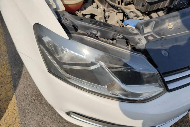 Used Volkswagen Polo 2014 1.4L Manual Comfort Edition Right Front Headlight