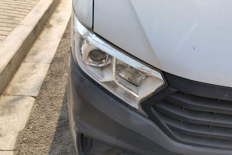 Used CHANGAN KUAYUE Xing V3 2023 1.5L Gasoline Comfort Model 7-Seater Passenger Vehicle Right Front Headlight