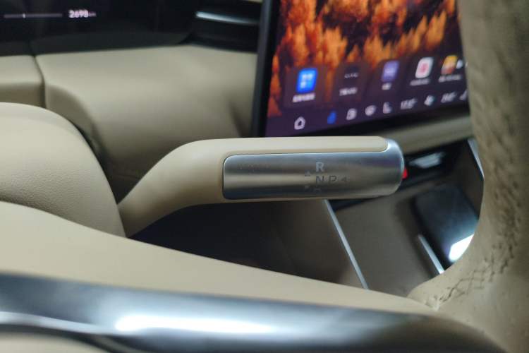 Used Hima AITO M5 2025 Extended-Range Ultra All-Wheel-Drive Version Gear Lever