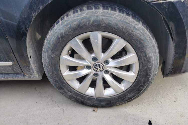 Used Volkswagen Passat 2015 1.8TSI DSG Prestige Edition Right Front Wheel Hub