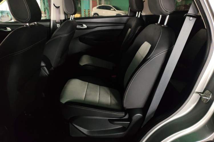 Used Wuling Hongguang S3 2019 1.5L Manual Standard Version China VI Standard Left Rear Seat