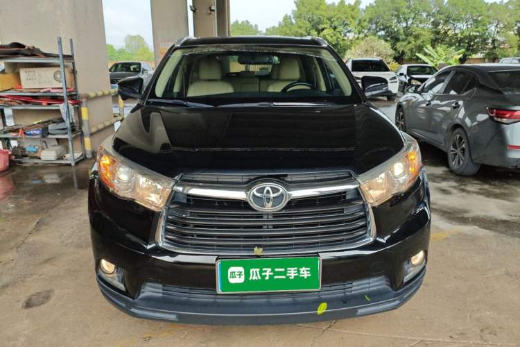 Used Toyota Highlander 2015 2.0T Two-Wheel Drive Luxury Edition 7 Seats Front