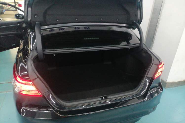 Used Toyota Camry 2019 Revised Version 2.0G Luxury Edition
