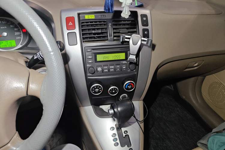 Used Hyundai Tucson 2009 2.0L Automatic Two-Wheel Drive with Sunroof