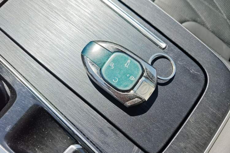 Used GAC Trumpchi GS8 2022 Linghang Series 2.0 TGDI Two-Wheel-Drive Luxury Smart Connectivity Version (7 Seats) Vehicle Key