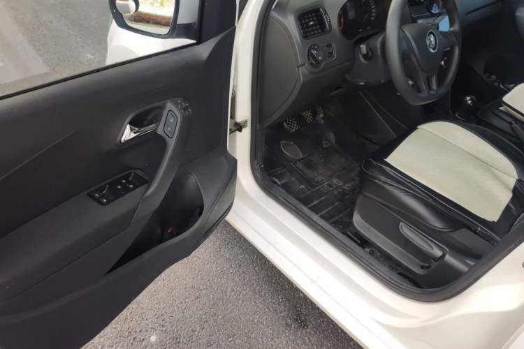 Used Volkswagen Polo 2016 1.4L Manual Fashion Model
