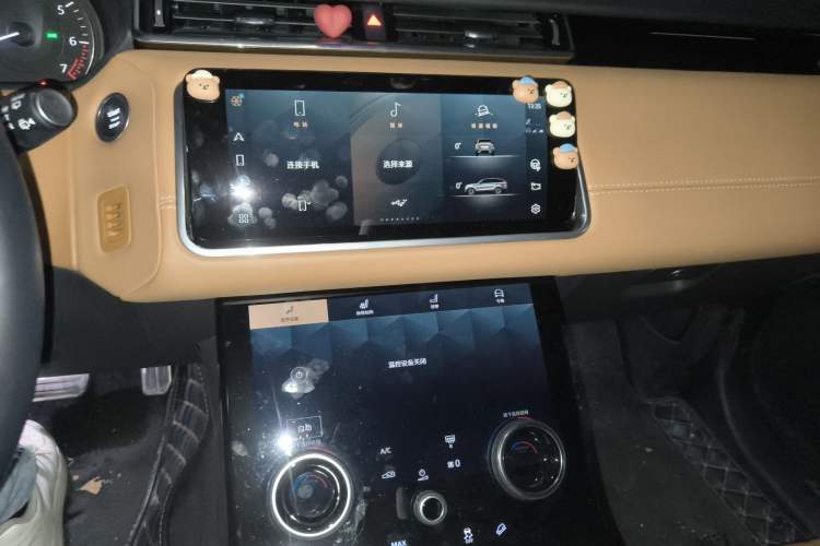 Used Land Rover Range Velar 2023 250 PS Ebony Black Limited Edition Audio And AC Panel