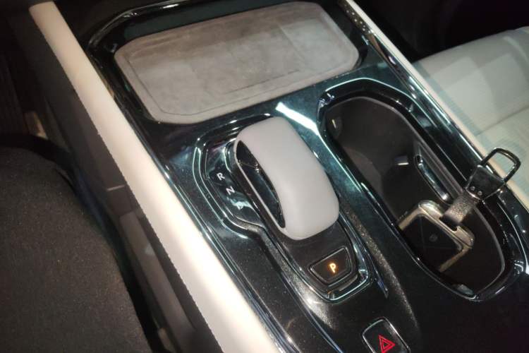 Used Zeekr 009 2024 Six-Seat Executive Version 4WD 108 kWh Gear Lever