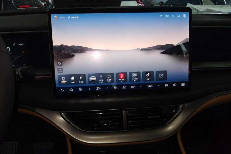 Used Denza D9 2024 DM-i 980 Four-Wheel Drive Prestige Model Audio And AC Panel