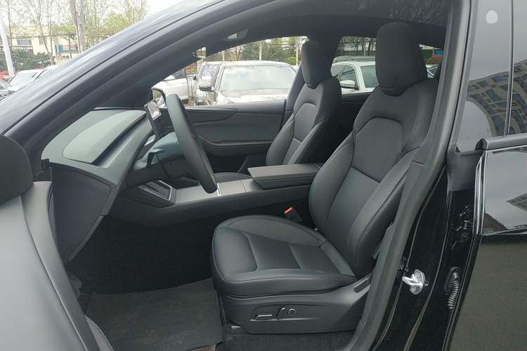 Used Tesla Model Y 2026 Rear-Drive Model Left Front Seat