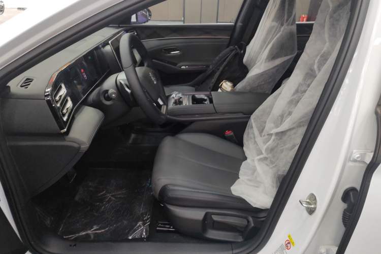 Used BYD Qin L 2025 DM-i Smart Drive 80KM Leading Model