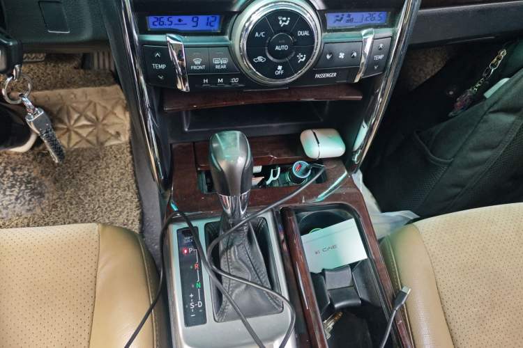 Used Toyota Reiz 2013 2.5V Shangrui Navigation Edition Gear Lever