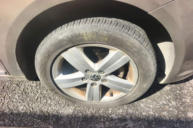 Used Volkswagen Touran 2015 1.4T DSG Comfort Edition 5 Seats Right Front Wheel Hub