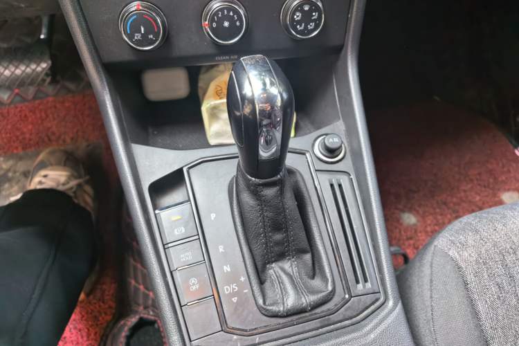 Used Volkswagen Lavida 2018 1.5L Automatic Fashion Edition China V Standard Gear Lever