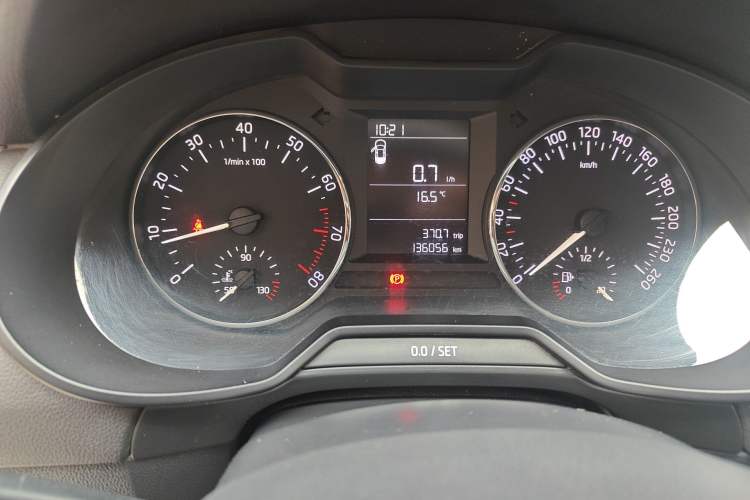 Used Skoda Octavia 2017 Classic Model 1.6L Manual Comfort Edition Odometer Close Up