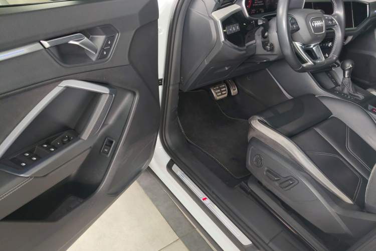 Used Audi Q3 2024 35 TFSI Fashion Dynamic Edition
