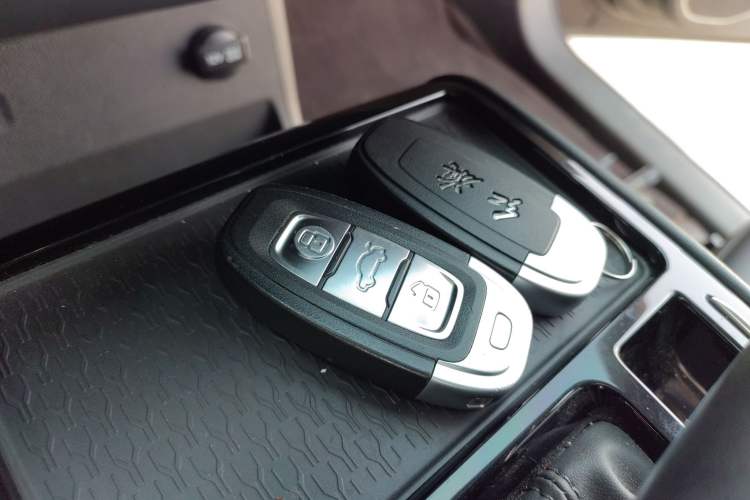 Used Hongqi E-QM5 2022 431 km Charge & Enjoy Edition Vehicle Key