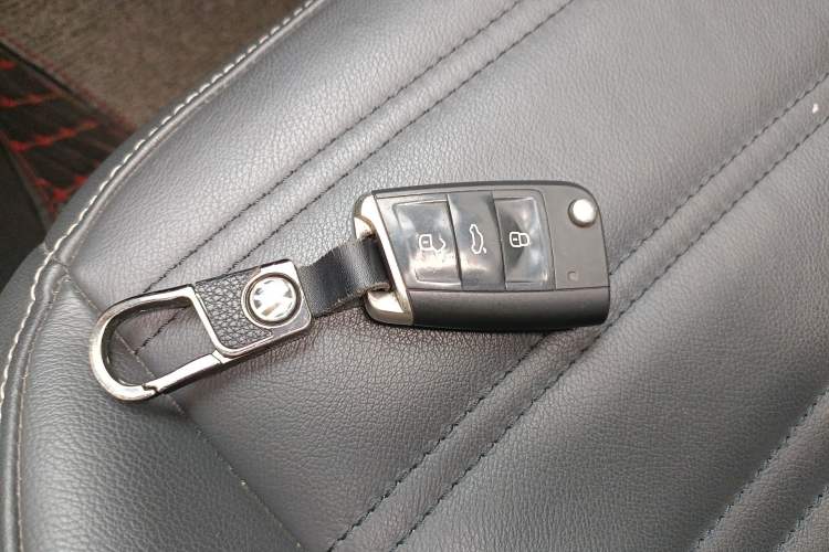 Used Volkswagen Touran 2018 Volkswagen Touran L 280TSI DSG Comfort Edition 7-seater Vehicle Key