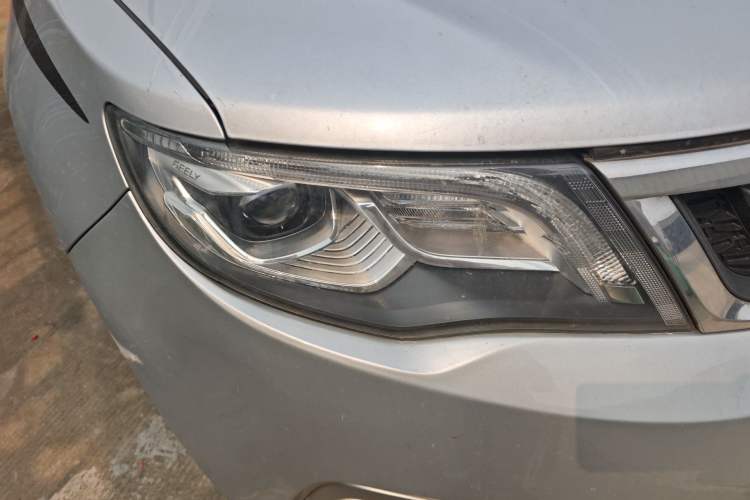 Used Geely Auto Emgrand X7 Sport 2016 1.8TD Automatic Smart Model Right Front Headlight