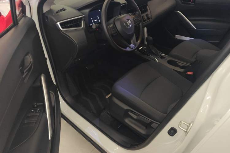 Used Toyota Corolla Cross 2024 2.0L Pioneer Edition
