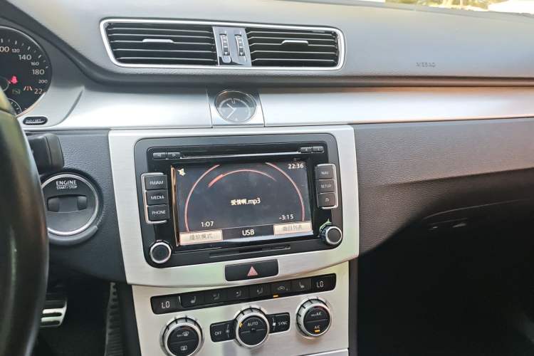 Used Volkswagen FAW-Volkswagen CC 2015 2.0 TSI Ultimate Model Audio And AC Panel