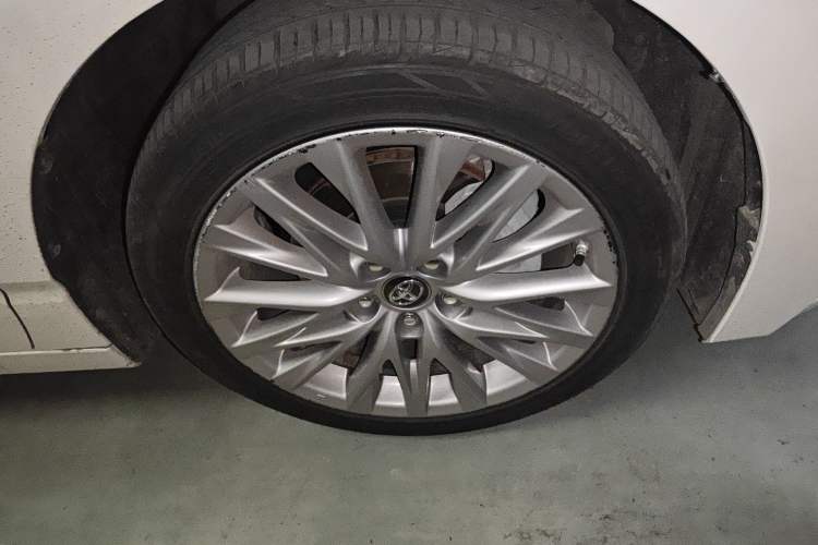 Used Toyota Avalon 2022 Dual-Engine 2.5L XLE Premium Edition