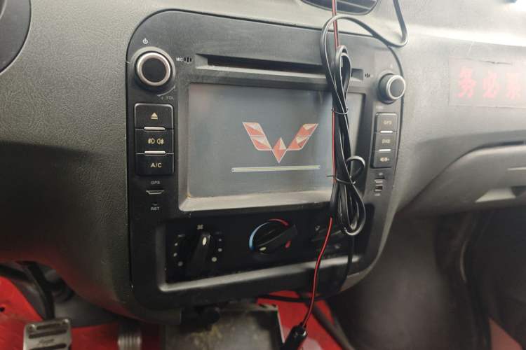 Used Wuling Zhiguang 2010 1.0L New Edition Practical Version with Extended Body L2Y Audio And AC Panel