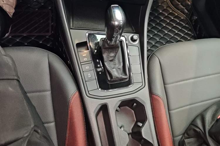 Used Volkswagen Bora 2019 1.5L Automatic Comfort Model Gear Lever