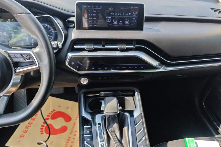 Used Zotye T500 2018 1.5T Automatic Smart Connected Prestige Model
