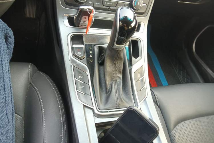 Used Geely Auto Emgrand 2019 Leading Edition 1.5L CVT Luxury Model China VI Standard Gear Lever