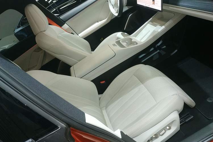 Used ONVO L60 2024 60 kWh Rear-Drive Version