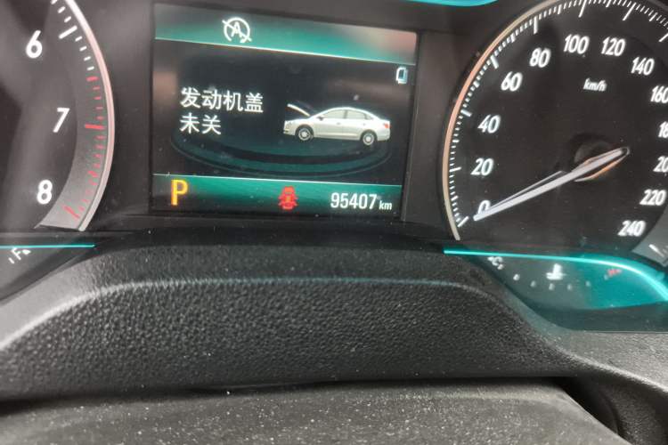 Used Buick GT 2017 15N Automatic Elite Version Odometer Close Up